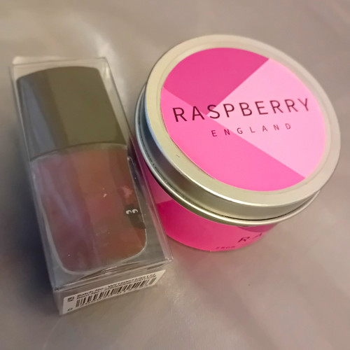 Raspberry scented candle - scented,